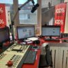 La salle d’animation de Radio 100 %, à Toulouse. Photo : Bastien Bordes