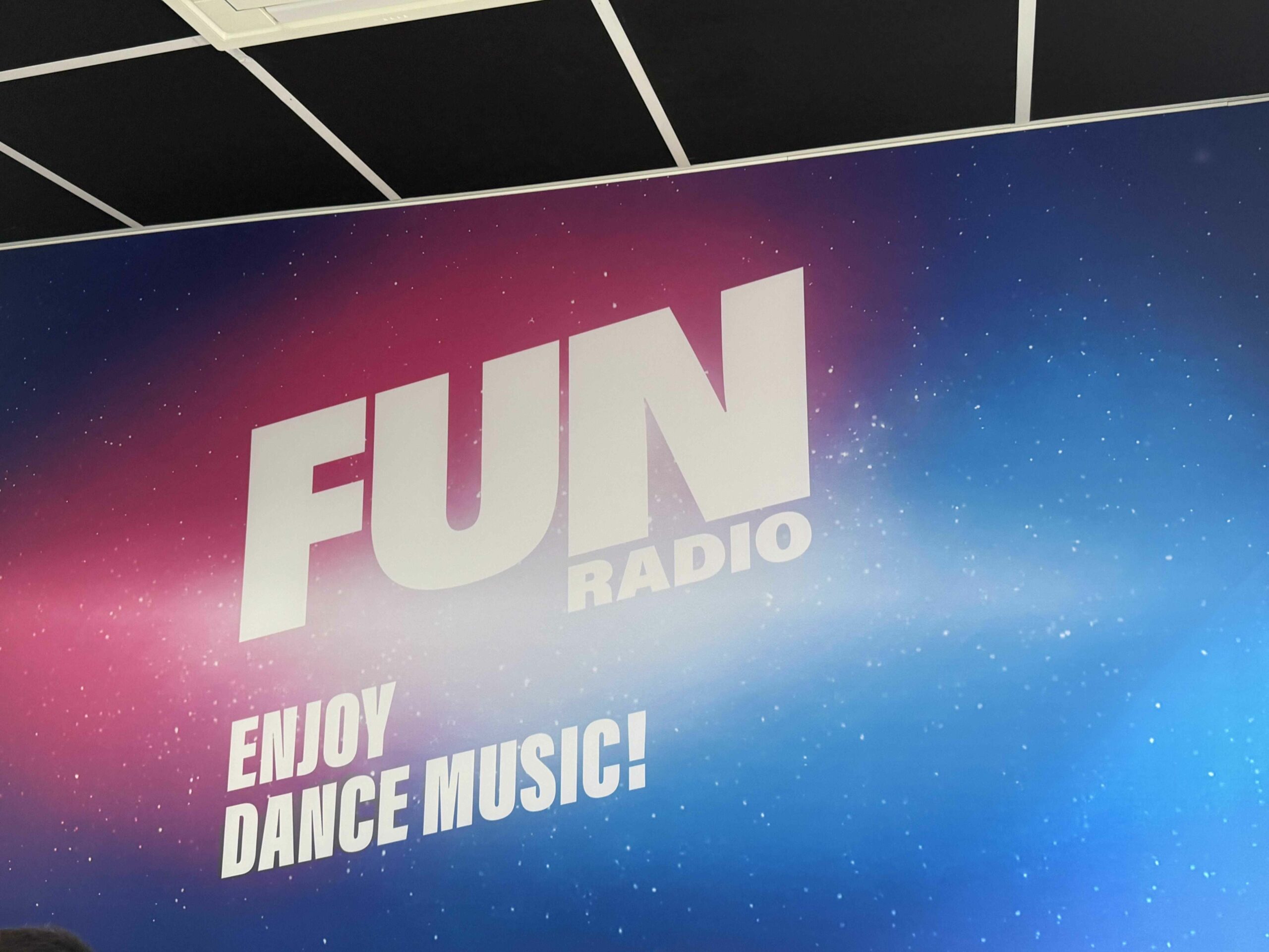 Fun Radio: garder le lien avec l&rsquo;auditeur (Groupe 5 Toulouse)